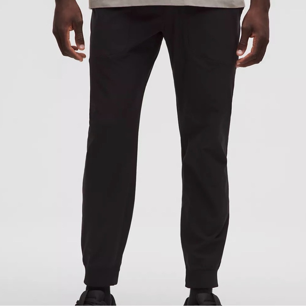 Dak Prescott Owned Men’s Lululemon ABC Jogger Regular.
Black- Fits like Men’s XL